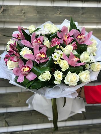 Букет цветов из: Розы и Хризантемы в Нижнее Маслово
