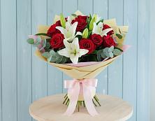 Букет цветов из:  Лилии и Розы в Нижнее Маслово
