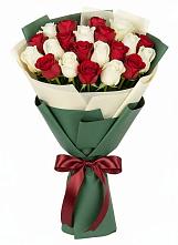 Букет Микс из красных и белых роз в Нижнее Маслово