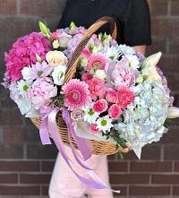 Композиция солнечный день в Нижнее Маслово Цветочная композиция из Розы, Хризантемы, Пионы и Лизиантусы в корзине в Нижнее Маслово