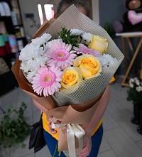 Букет цветов из:  Герберы, Розы и Хризантемы в Нижнее Маслово