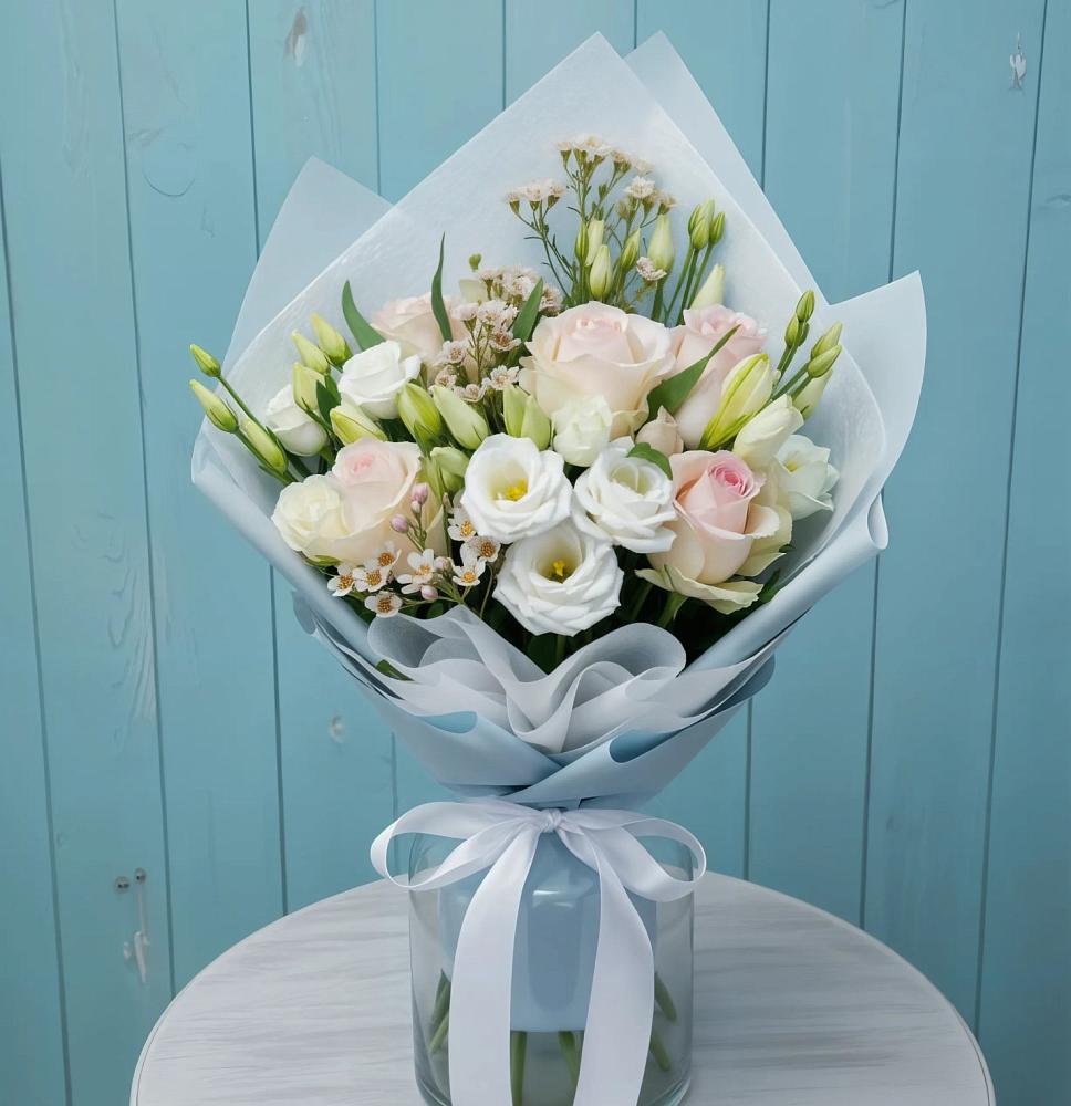 Букет цветов из: Розы и Лизиантусы в Нижнее Маслово