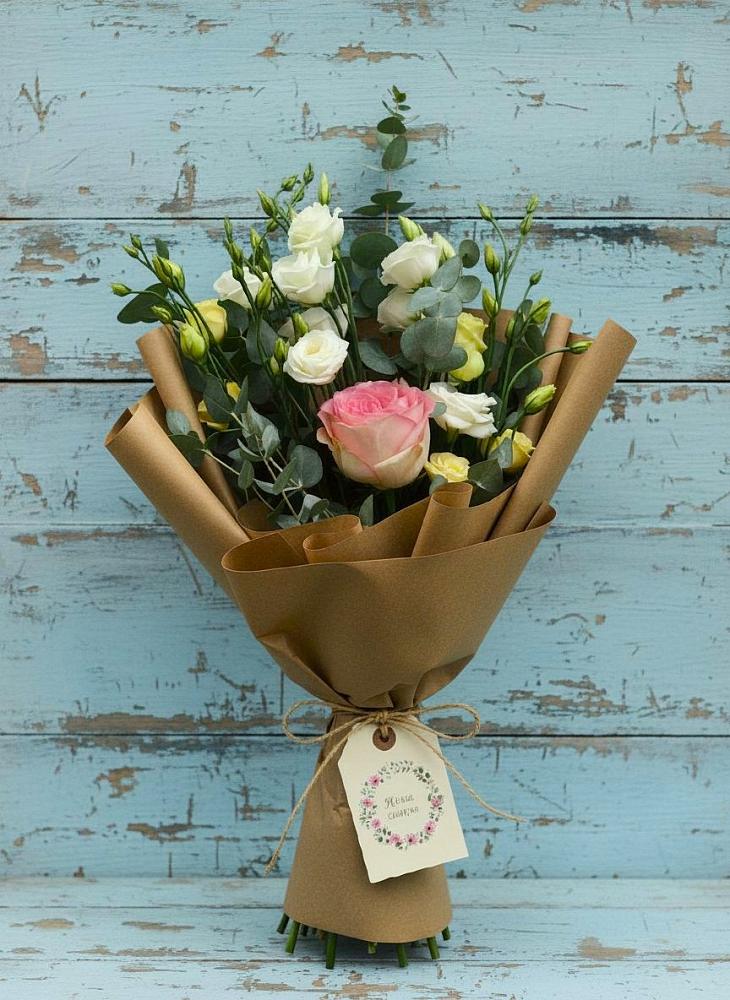 Букет цветов из: Розы и Лизиантусы в Нижнее Маслово