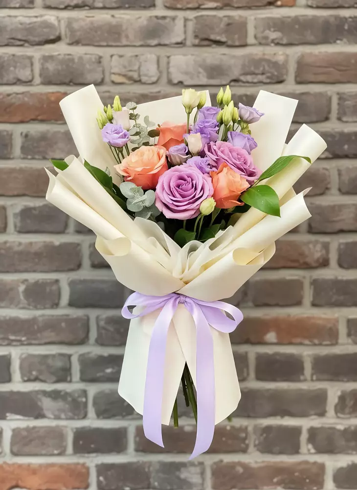 Букет цветов из: Лизиантусы и Розы в Нижнее Маслово