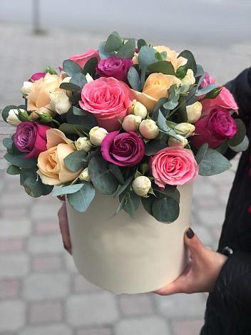Цветочная композиция из Розы в шляпной коробке в Нижнее Маслово