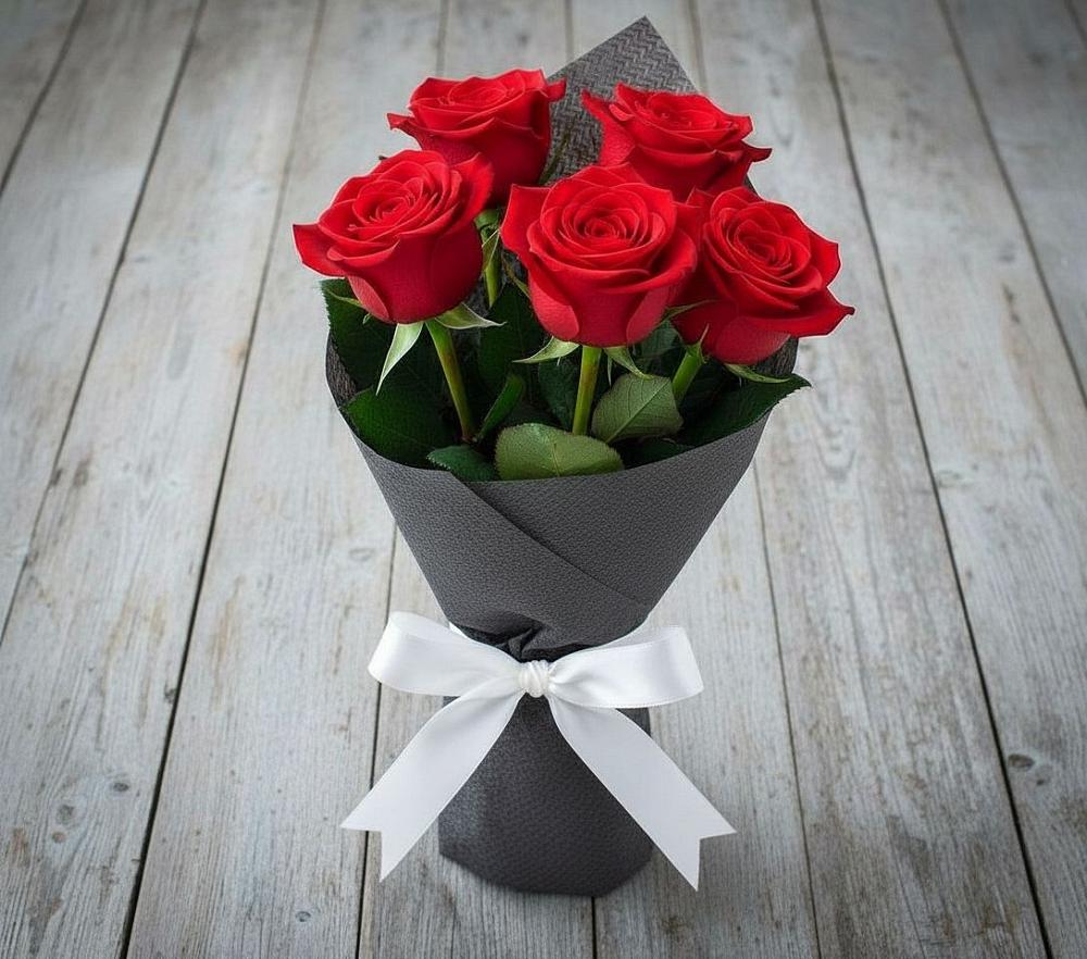Букет 5 Красных роз Эдлесс Лав в Нижнее Маслово