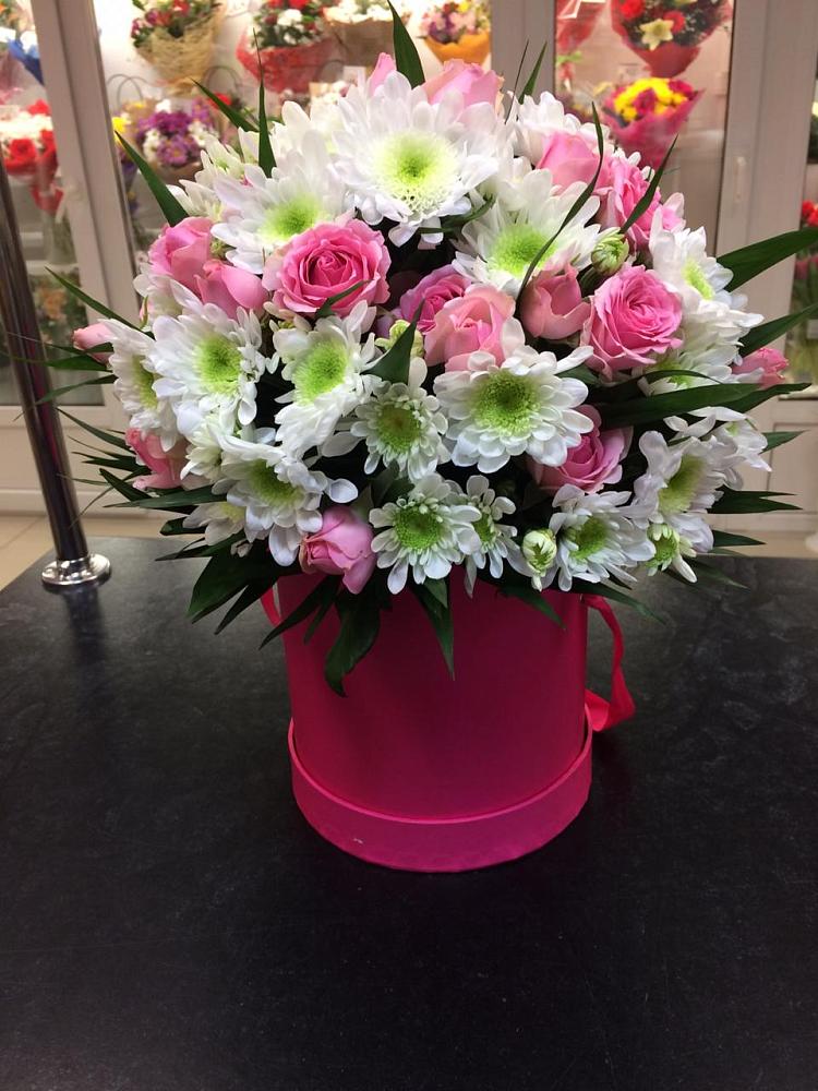 Цветочная композиция из Розы и Хризантемы в шляпной коробке в Нижнее Маслово