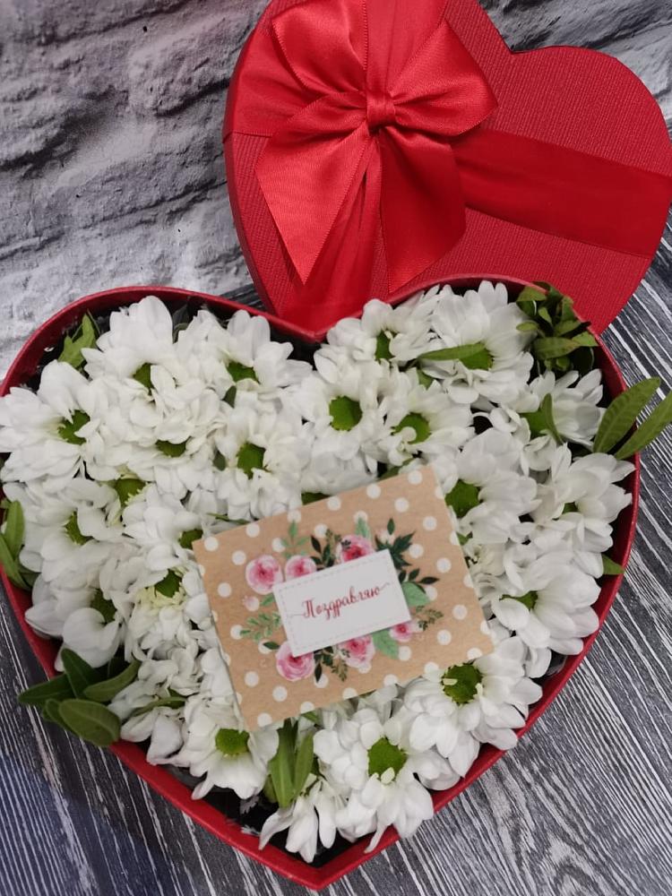 Цветочная композиция из Хризантемы в виде сердца в Нижнее Маслово