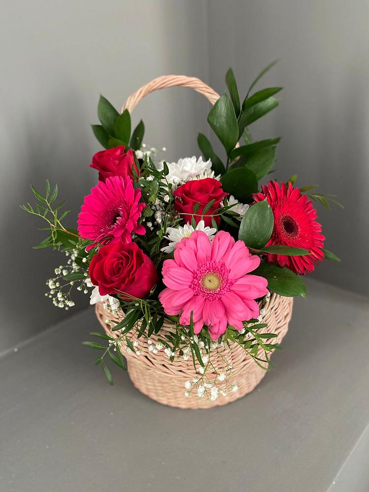 Цветочная композиция из Розы, Хризантемы и Герберы в корзине в Нижнее Маслово